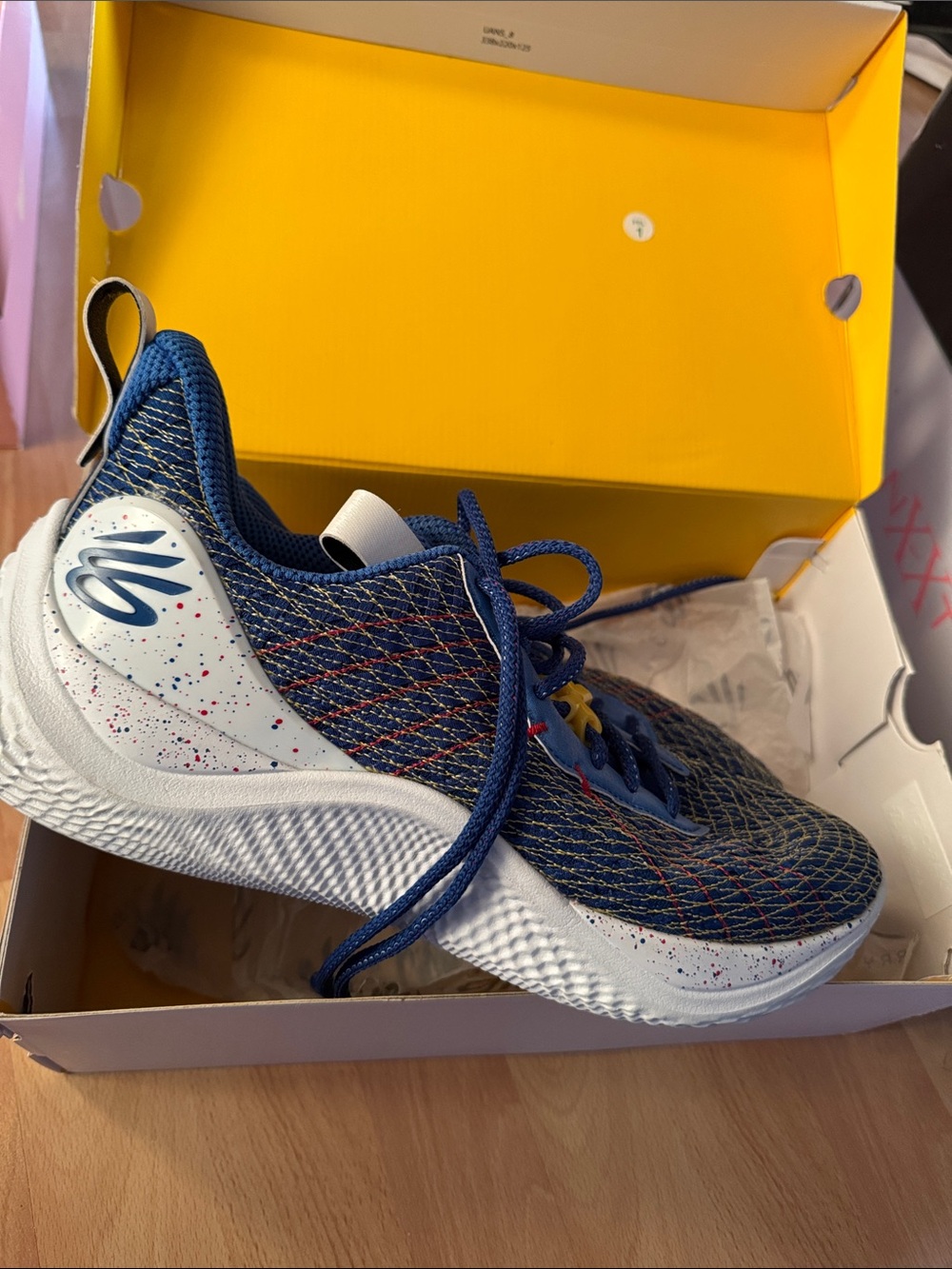 Curry under Armour men’s basketball sneakers